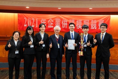 政治大学获颁「最佳团队奖－冠军」